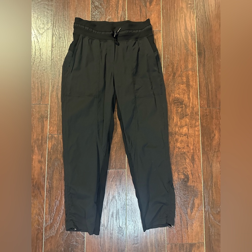 Lululemon Dance Studio Crop Size 4 MidRise 25" Black